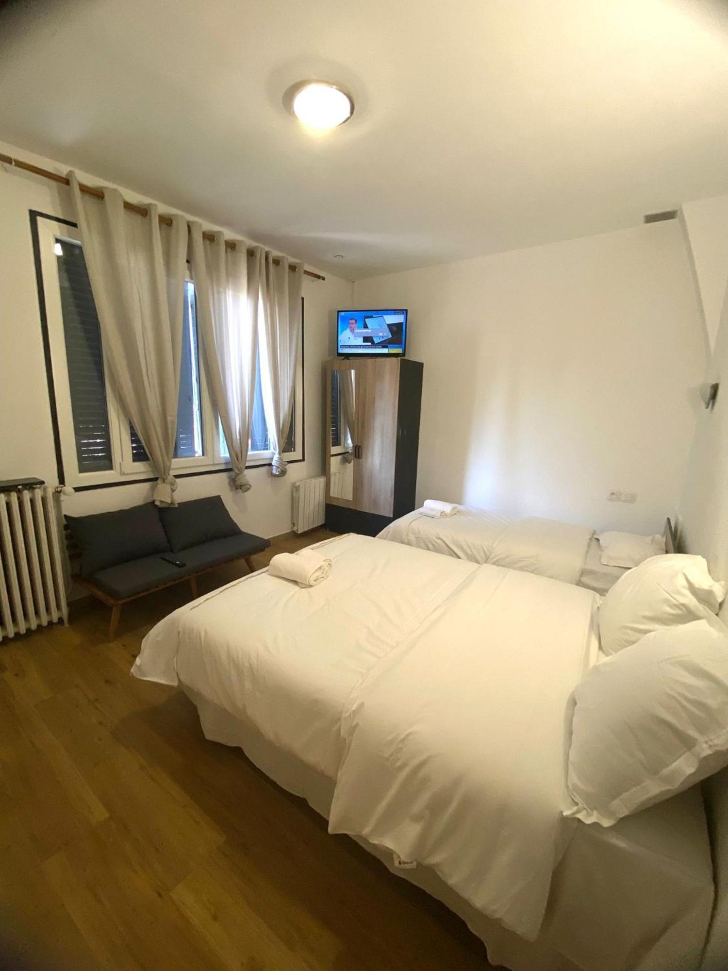 Hotel & Restaurant Isvara Breteuil Kültér fotó