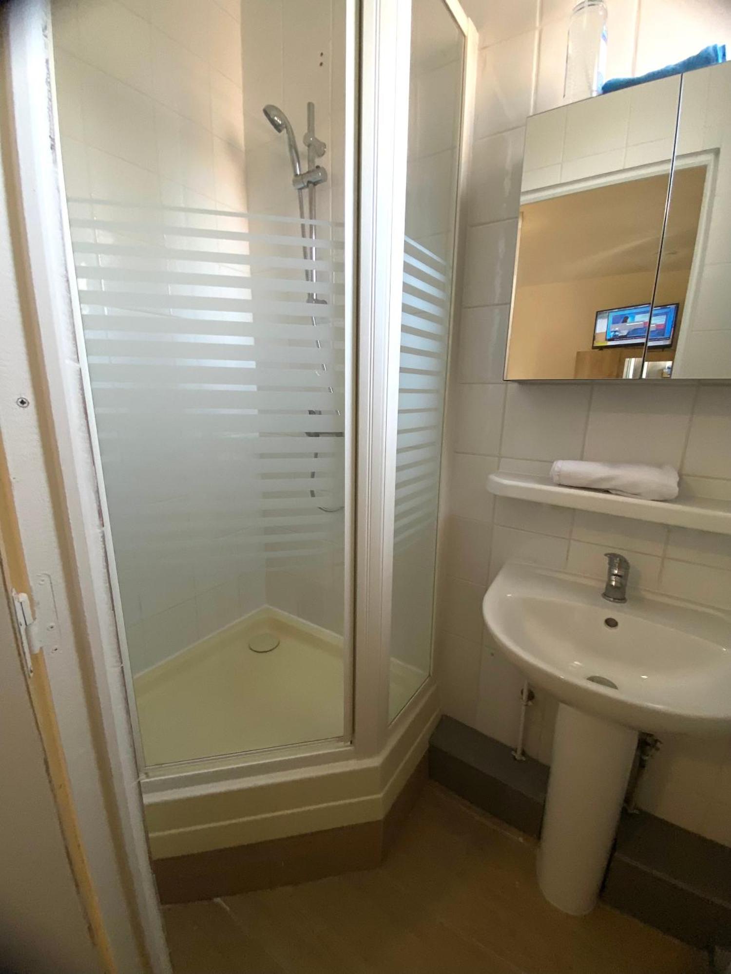 Hotel & Restaurant Isvara Breteuil Kültér fotó